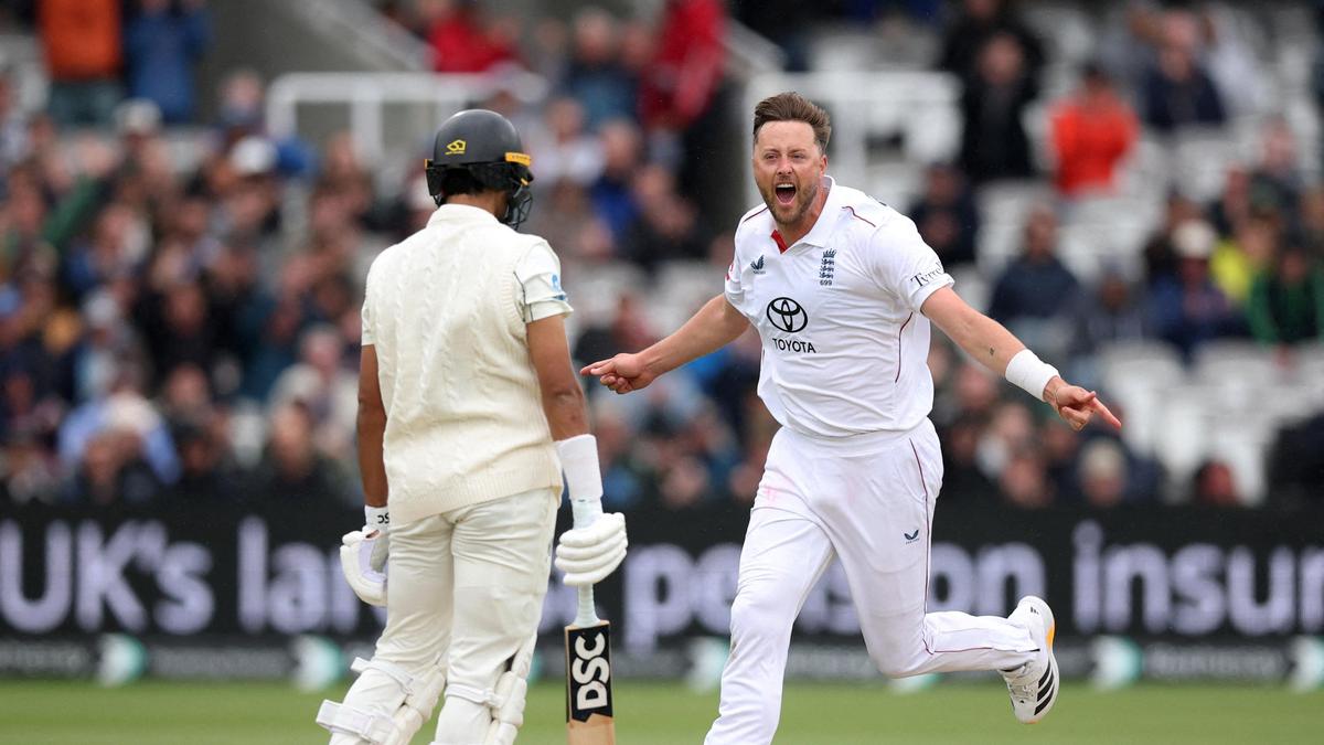Robinson rocks New Zealand again as rain frustrates England at Lord’s
